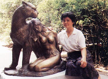 JENNY XIE WITH HER "LEOPARD & MOUNTAIN NYMOH"(bronze)